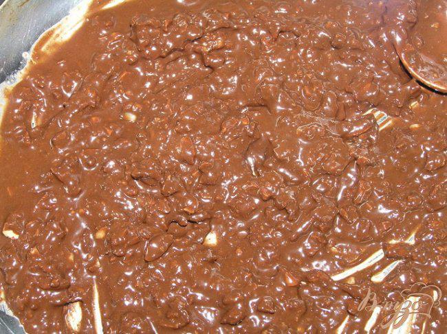 Фото приготовление рецепта: Шоколадные конфеты с чесноком шаг №2