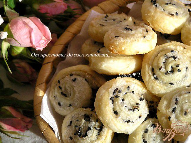 Фото приготовление рецепта: Слоеное печенье с кунжутом шаг №6