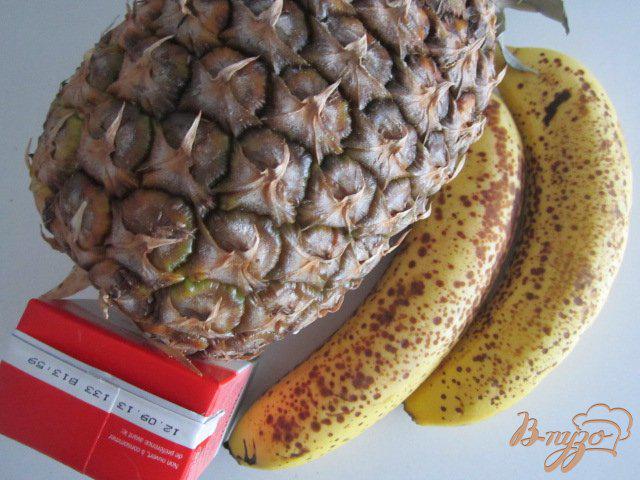 Фото приготовление рецепта: Ананасово-банановый смузи шаг №1