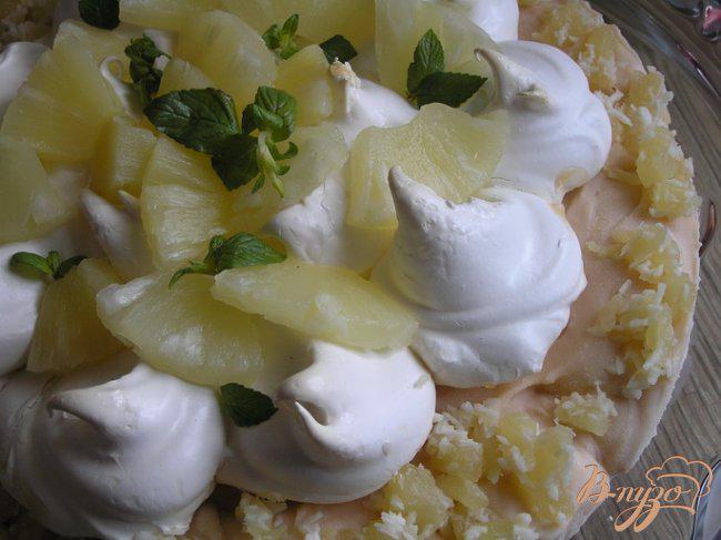 Фото приготовление рецепта: Торт-безе с ананасами и кокосовым заварным кремом шаг №14
