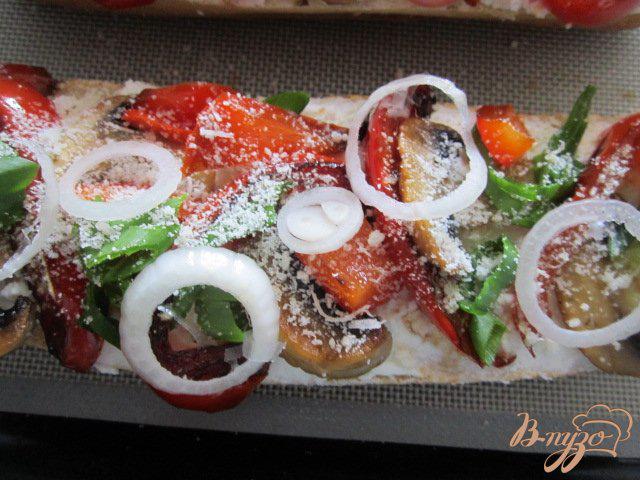 Фото приготовление рецепта: Тартина с рикоттой, грибами и сладким перцем шаг №8
