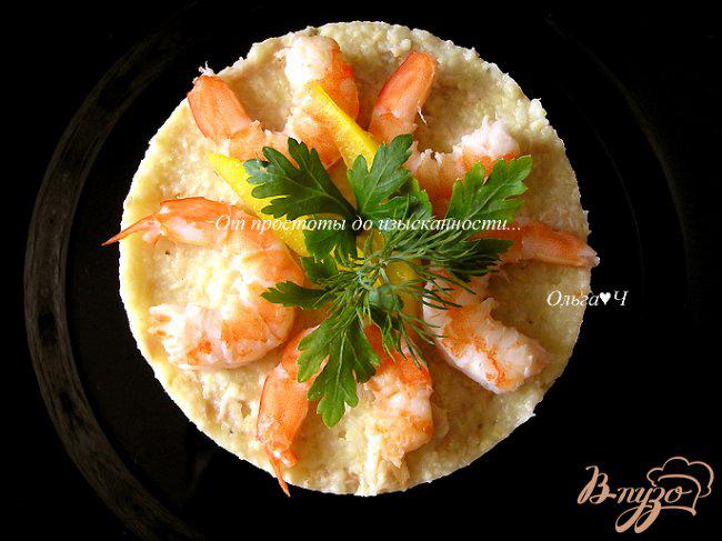 Фото приготовление рецепта: Салат с пшеном, тунцом и морепродуктами шаг №7