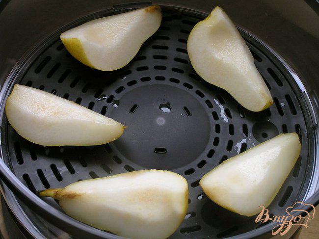 Фото приготовление рецепта: Рисовый пудинг в кокосовых сливках с грушей, апельсиновым соусом и кедровыми орешками шаг №3