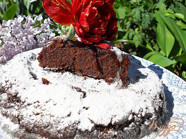 Фото приготовление рецепта: Неординарный шоколадный торт от мамы Джейми Оливера шаг №8