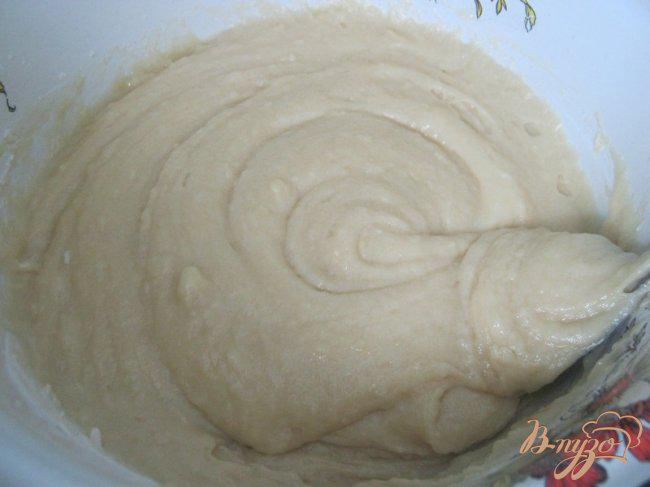 Фото приготовление рецепта: Перевернутый пирог с абрикосами шаг №6