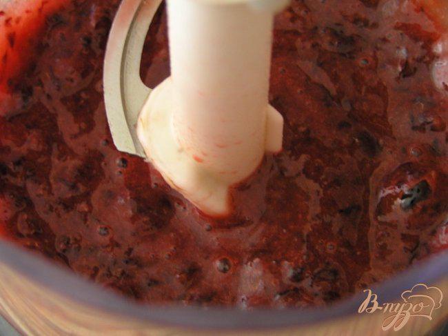 Фото приготовление рецепта: Яблочно-черешневые оладьи шаг №2