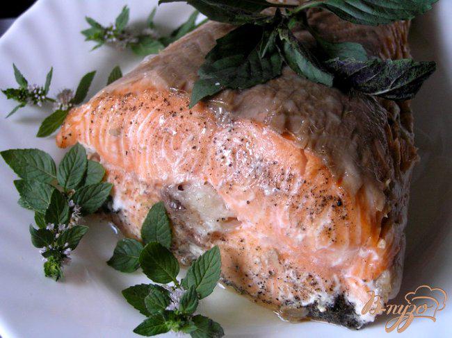 Фото приготовление рецепта: Ароматный лосось с травами шаг №3