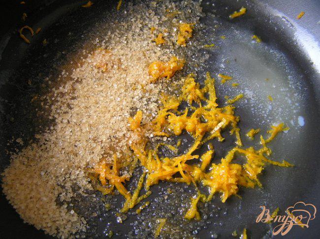 Фото приготовление рецепта: Блинчики с творогом, запеченные в сливках, с бруснично-апельсиновым соусом шаг №9