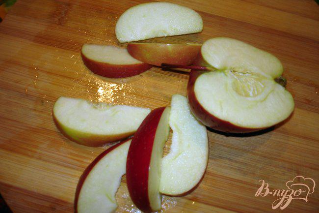 Фото приготовление рецепта: Котлеты из свинины с яблоком шаг №3