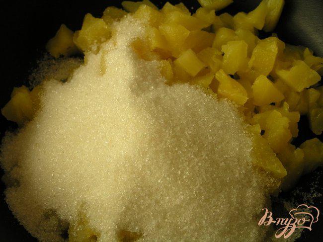 Фото приготовление рецепта: Клюквенное пирожное с ананасовым джемом шаг №8