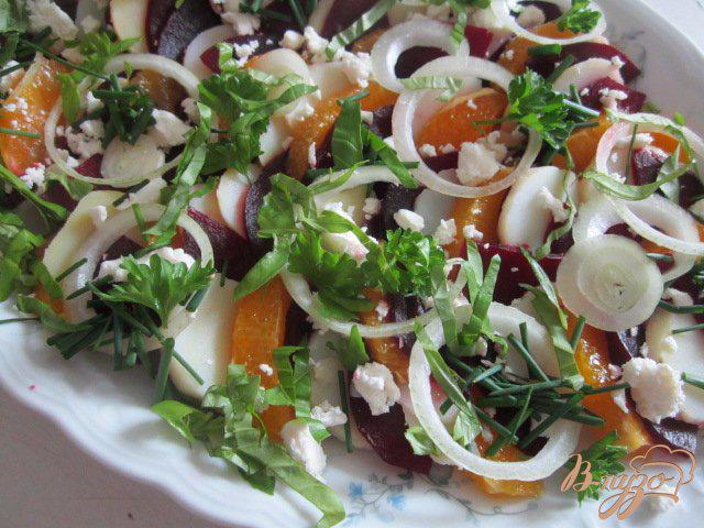 Фото приготовление рецепта: Овощной салат с апельсином и сыром Фета шаг №5