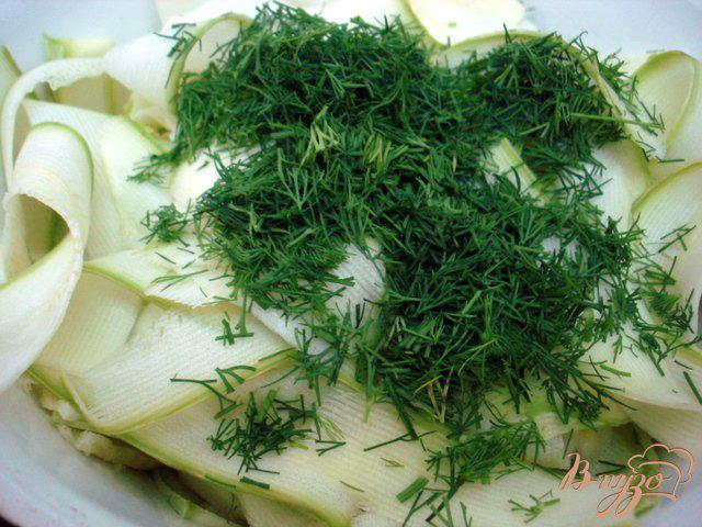 Фото приготовление рецепта: Салат из кабачков шаг №4