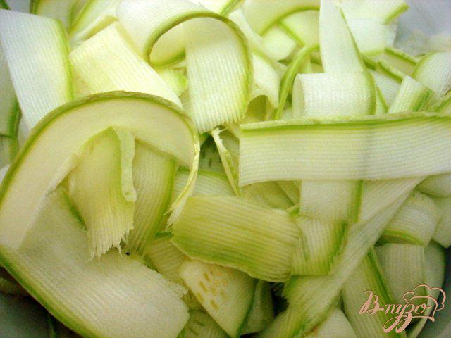 Фото приготовление рецепта: Салат из кабачков шаг №3