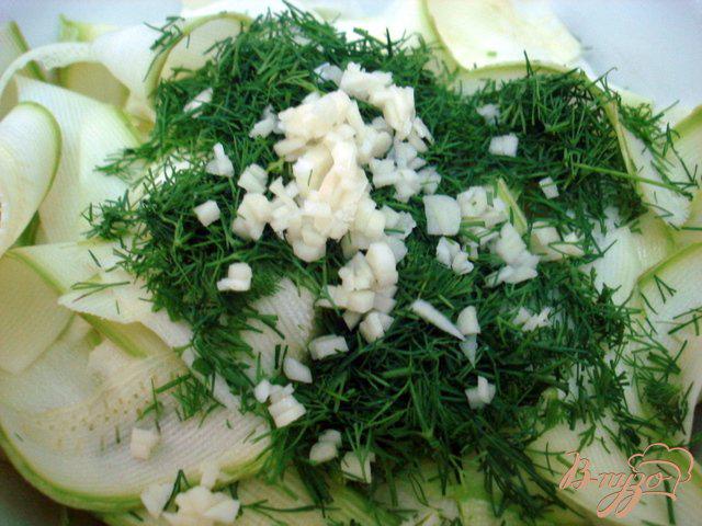 Фото приготовление рецепта: Салат из кабачков шаг №5