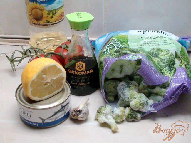 Фото приготовление рецепта: Салат из брокколи с тунцом. шаг №1