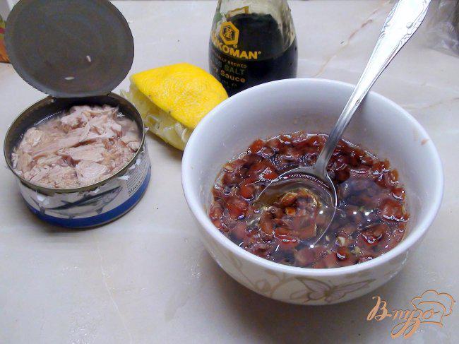 Фото приготовление рецепта: Салат из брокколи с тунцом. шаг №3