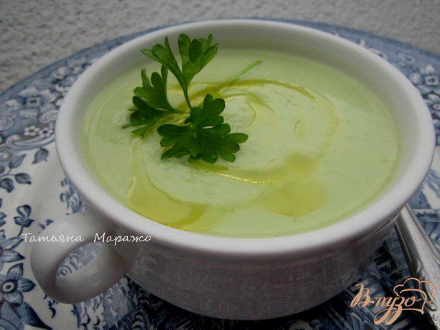 Фото приготовление рецепта: Суп-пюре из цветной капусты с зеленым горошком и Моцареллой шаг №6