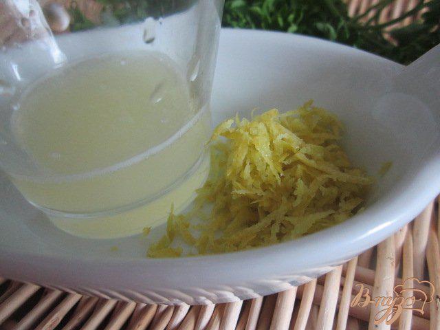 Фото приготовление рецепта: Салат со стручковой фасолью и сыром Фета шаг №4