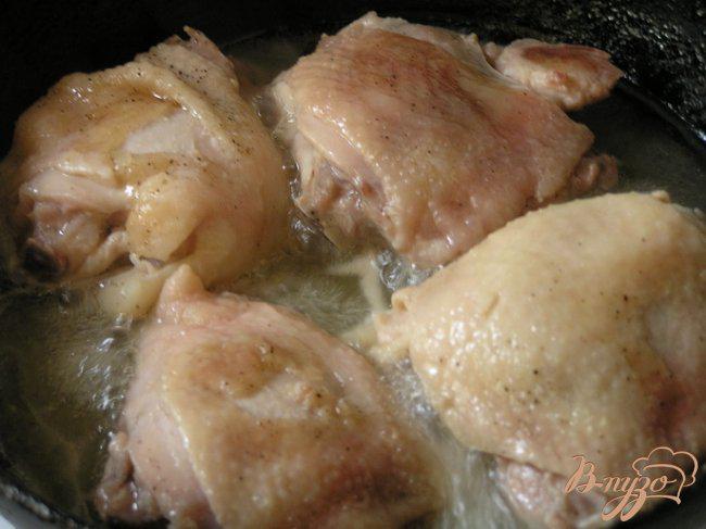 Фото приготовление рецепта: Куриные бедра с рисом «Рубин» шаг №2