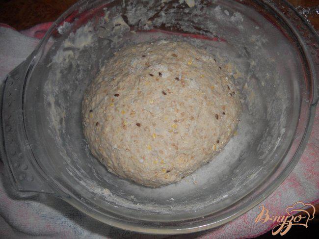 Фото приготовление рецепта: Цельнозерновой хлеб с отрубями на хлебной закваске шаг №3