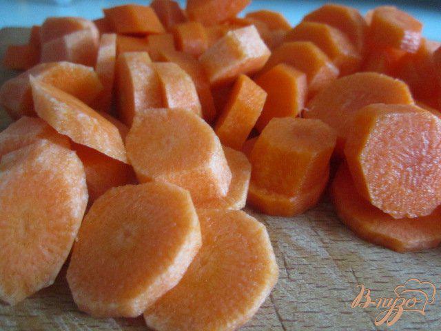 Фото приготовление рецепта: Морковно-кукурузный суп-пюре шаг №1