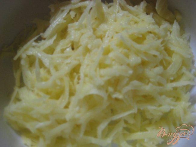 Фото приготовление рецепта: Картофельно-капустные оладьи шаг №1