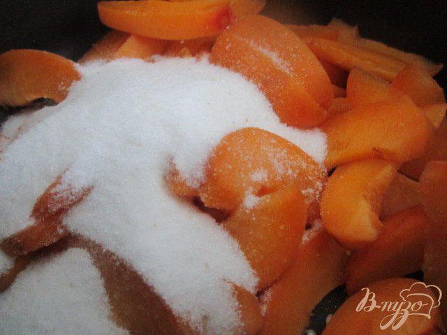 Фото приготовление рецепта: Абрикосовый десерт с мороженым шаг №2