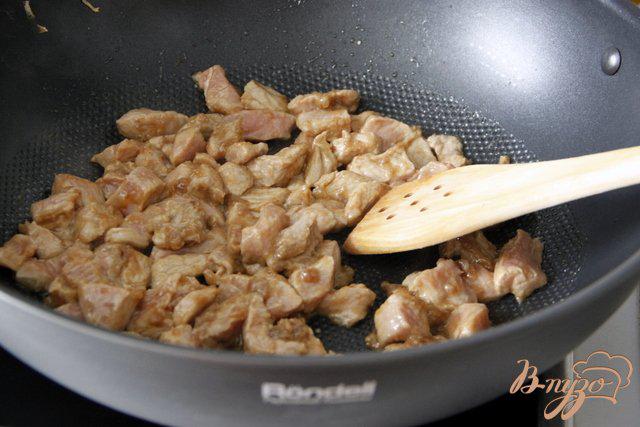 Фото приготовление рецепта: Свинина по-китайски шаг №5