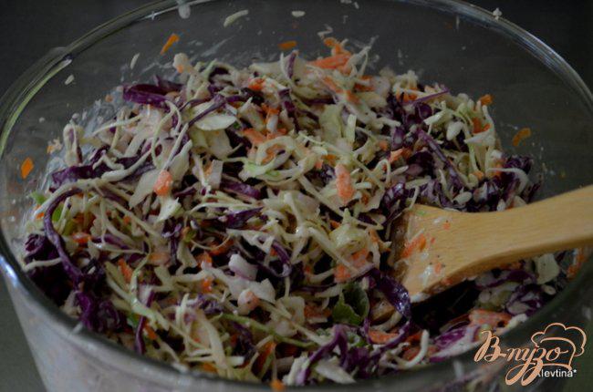 Фото приготовление рецепта: Пряный салат из капусты шаг №4