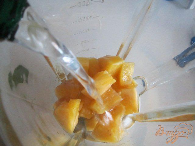 Фото приготовление рецепта: Ананасовый напиток с мороженым шаг №2