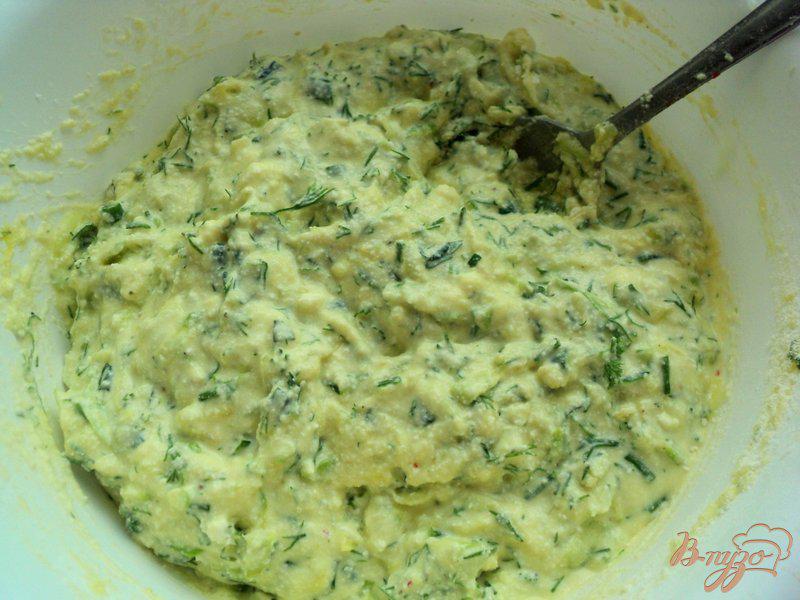 Фото приготовление рецепта: Сырники с кабачками и зеленью шаг №4