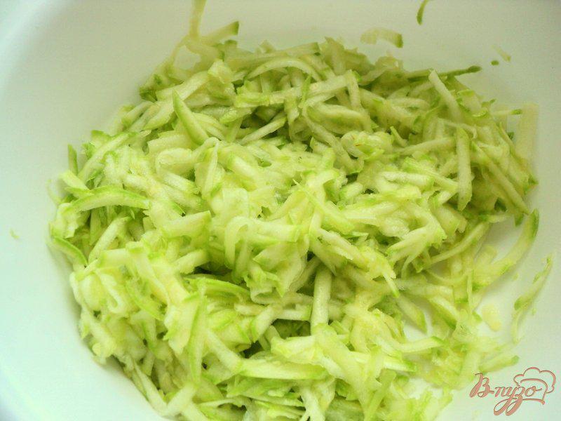 Фото приготовление рецепта: Сырники с кабачками и зеленью шаг №1