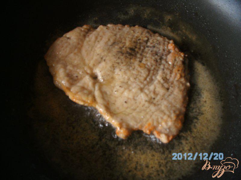 Фото приготовление рецепта: Свинина с вишней шаг №4