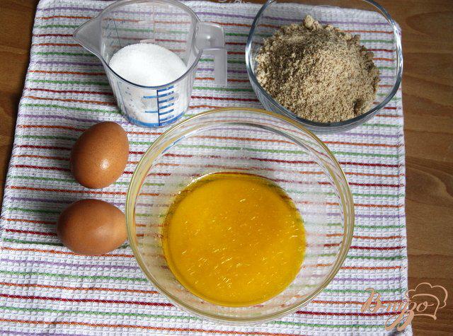 Фото приготовление рецепта: Открытый пирог с ревенем и миндалем шаг №4