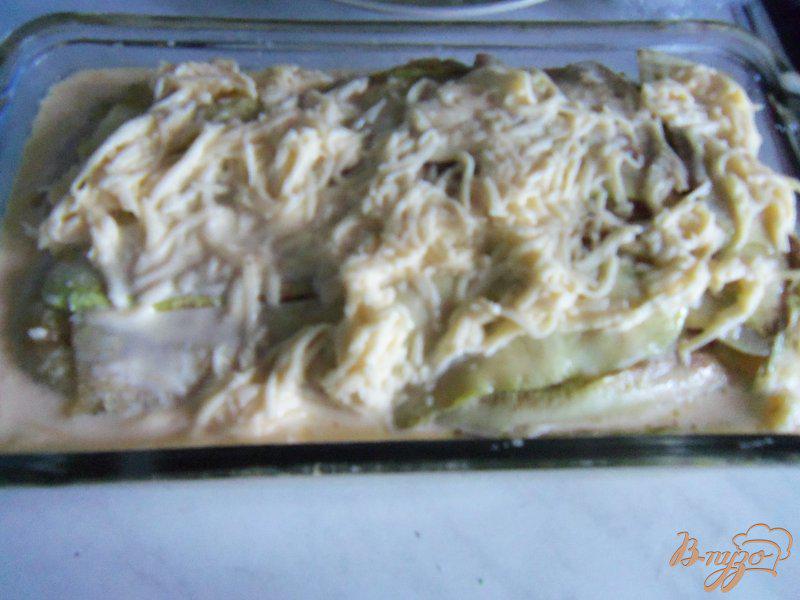 Фото приготовление рецепта: Запеканка из кабачков с фаршем под сливочным соусом шаг №11