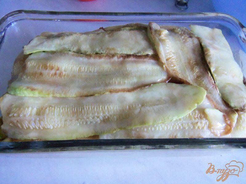 Фото приготовление рецепта: Запеканка из кабачков с фаршем под сливочным соусом шаг №10