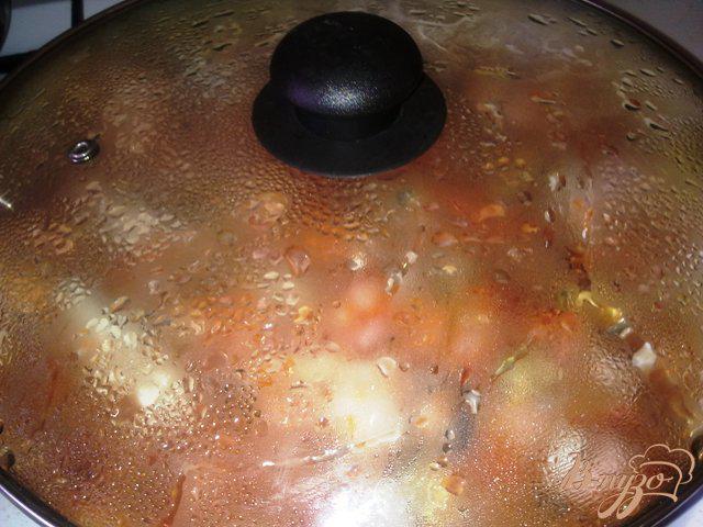 Фото приготовление рецепта: Морепродукты с овощами в томатной заливке шаг №7