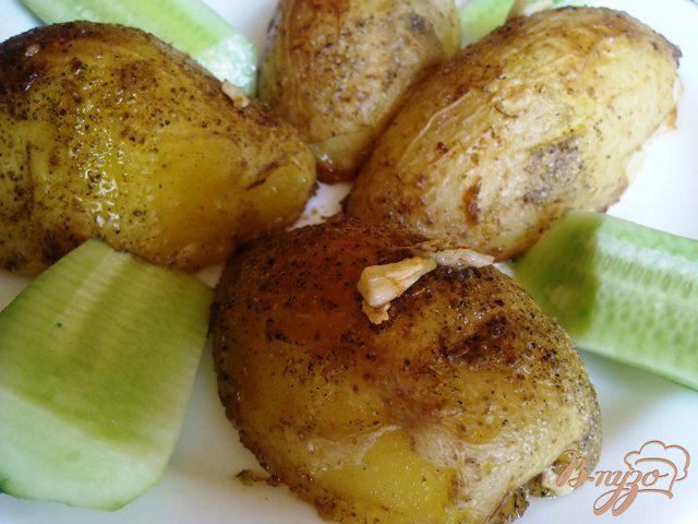 Фото приготовление рецепта: Молодой картофель с прованскими травами шаг №6