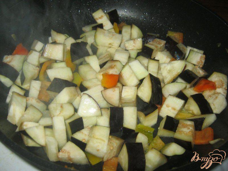 Фото приготовление рецепта: Мясо с баклажанами в горшочке шаг №5