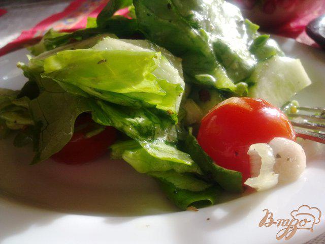 Фото приготовление рецепта: Салат латук  с помидорами черри шаг №9