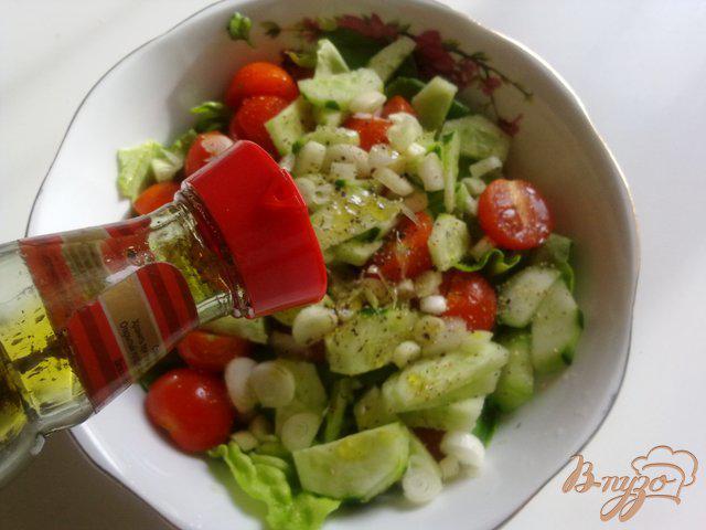 Фото приготовление рецепта: Салат латук  с помидорами черри шаг №8