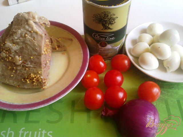 Фото приготовление рецепта: Салат с говядиной и оливками шаг №1