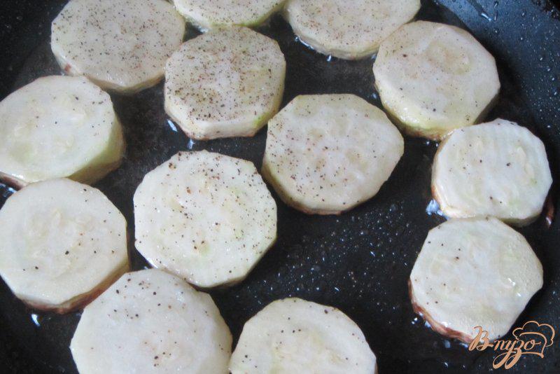 Фото приготовление рецепта: Жаренные кабачки с зеленью и специями. шаг №2