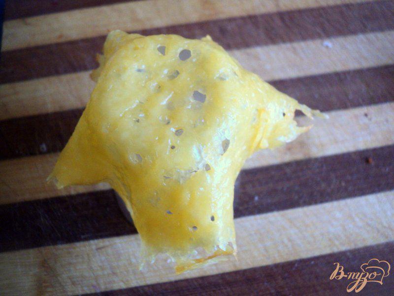 Фото приготовление рецепта: Сырные корзиночки с творожно-малиновым кремом. шаг №2