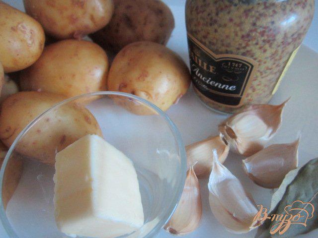 Фото приготовление рецепта: Давленый картофель с горчицей и чесноком шаг №1