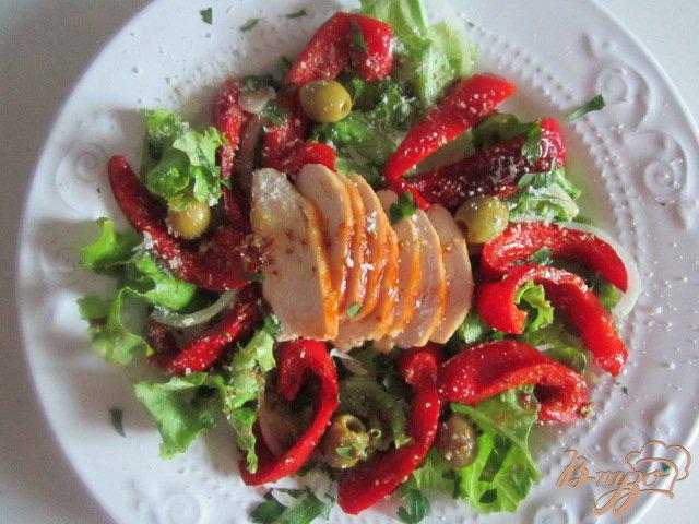 Фото приготовление рецепта: Салат с куриным мясом и перцем шаг №8