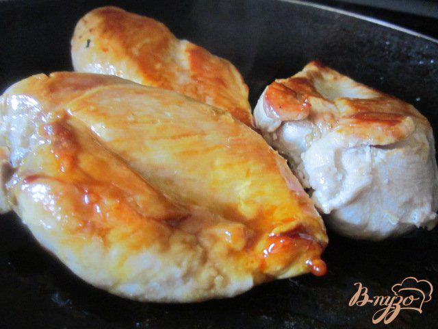 Фото приготовление рецепта: Салат с куриным мясом и перцем шаг №2