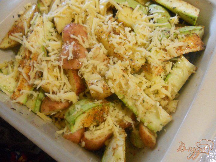 Фото приготовление рецепта: Запеченный картофель с кабачками шаг №3