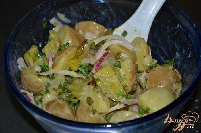 Фото приготовление рецепта: Салат картофельный с корнишонами шаг №2