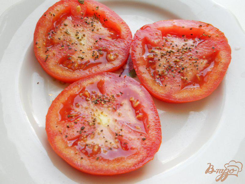 Фото приготовление рецепта: Закуска «Салат на помидорах» шаг №1